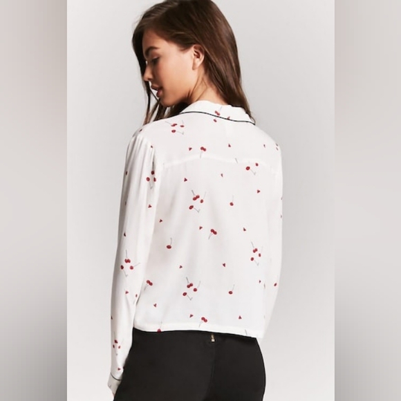 Forever 21 Cherry S lightweight long sleeve - Picture 3 of 10